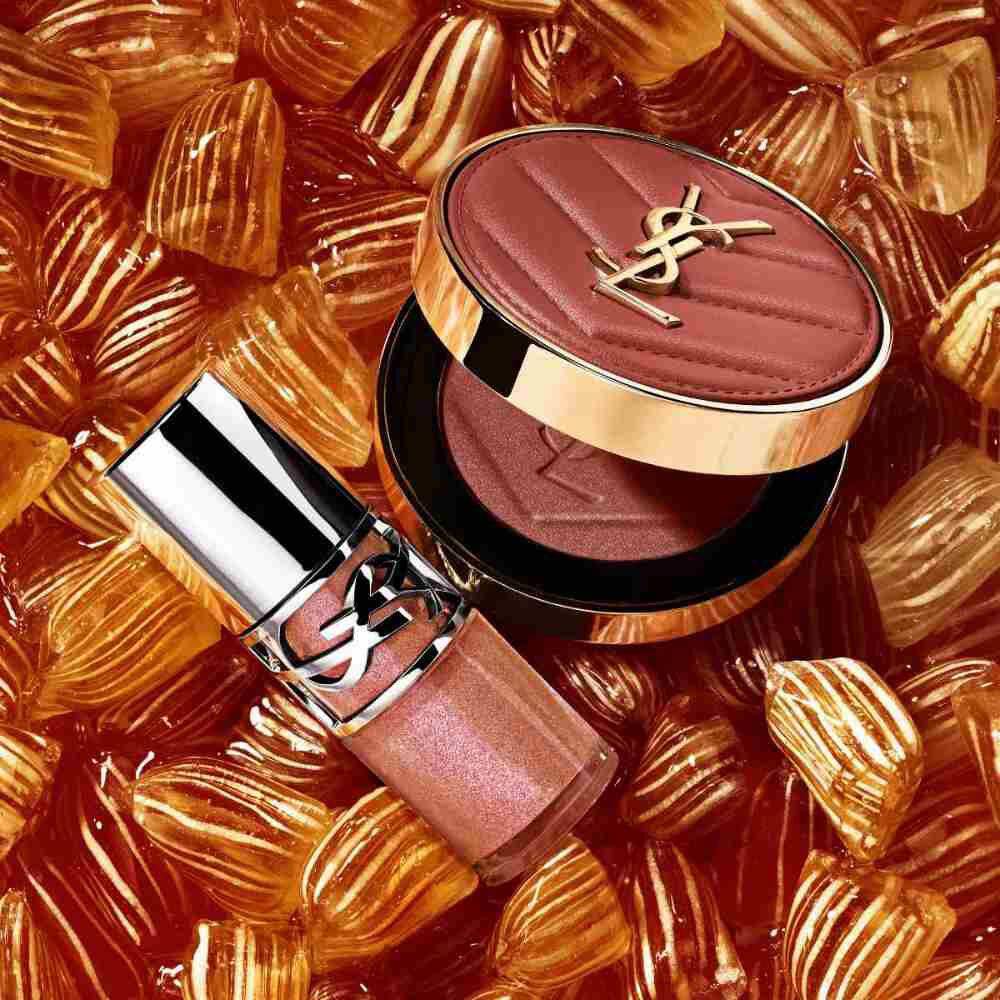 YSL-shimmerblush en gloss op amberkleurige snoepjes