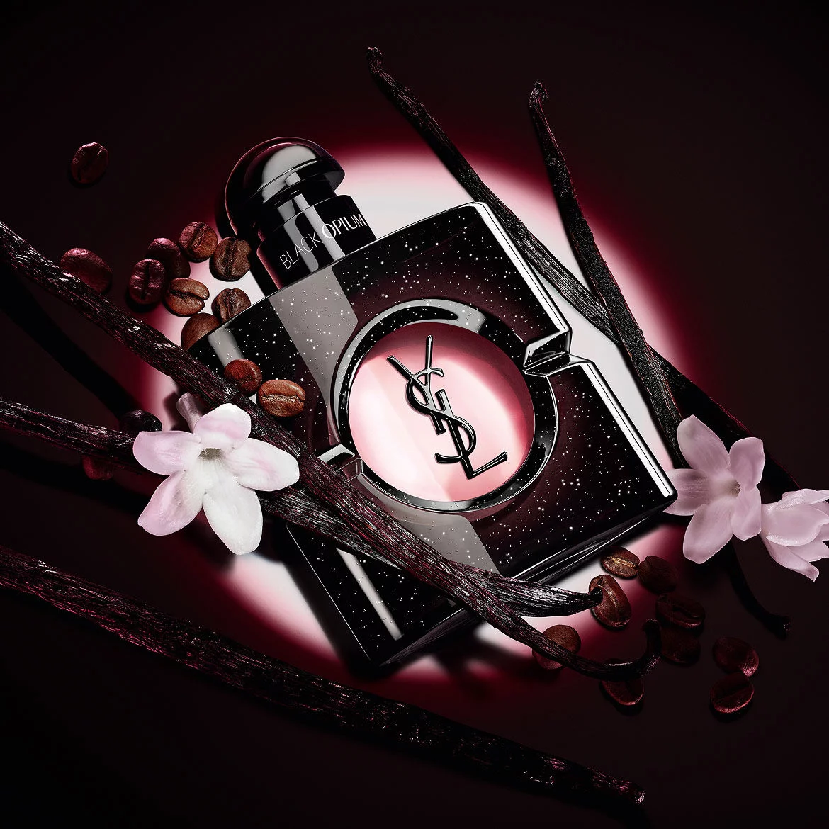 Flacon Black Opium Eau de Parfum avec fleurs de jasmin blanc, gousses de vanille et grains de cafe torrefies.