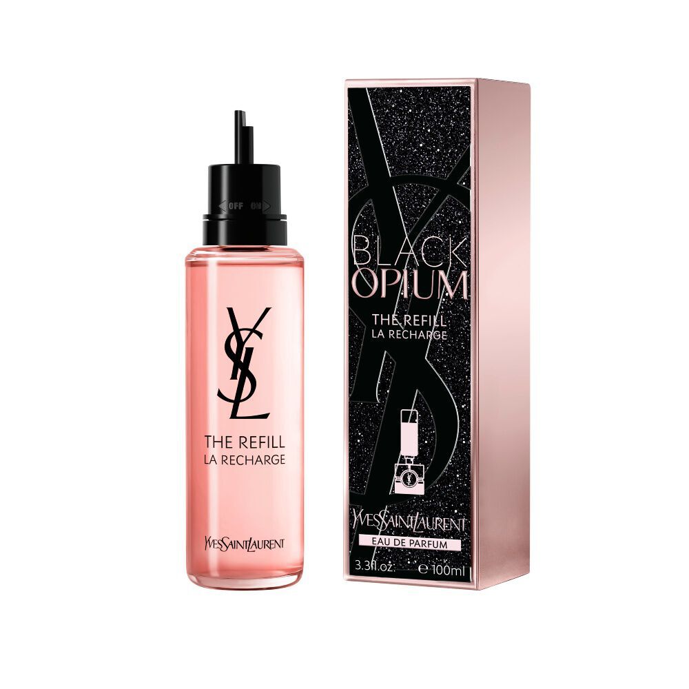 Black Opium Eau de Parfum-navulfles naast de bijpassende zwarte, glitterende doos met de YSL Cassandre.