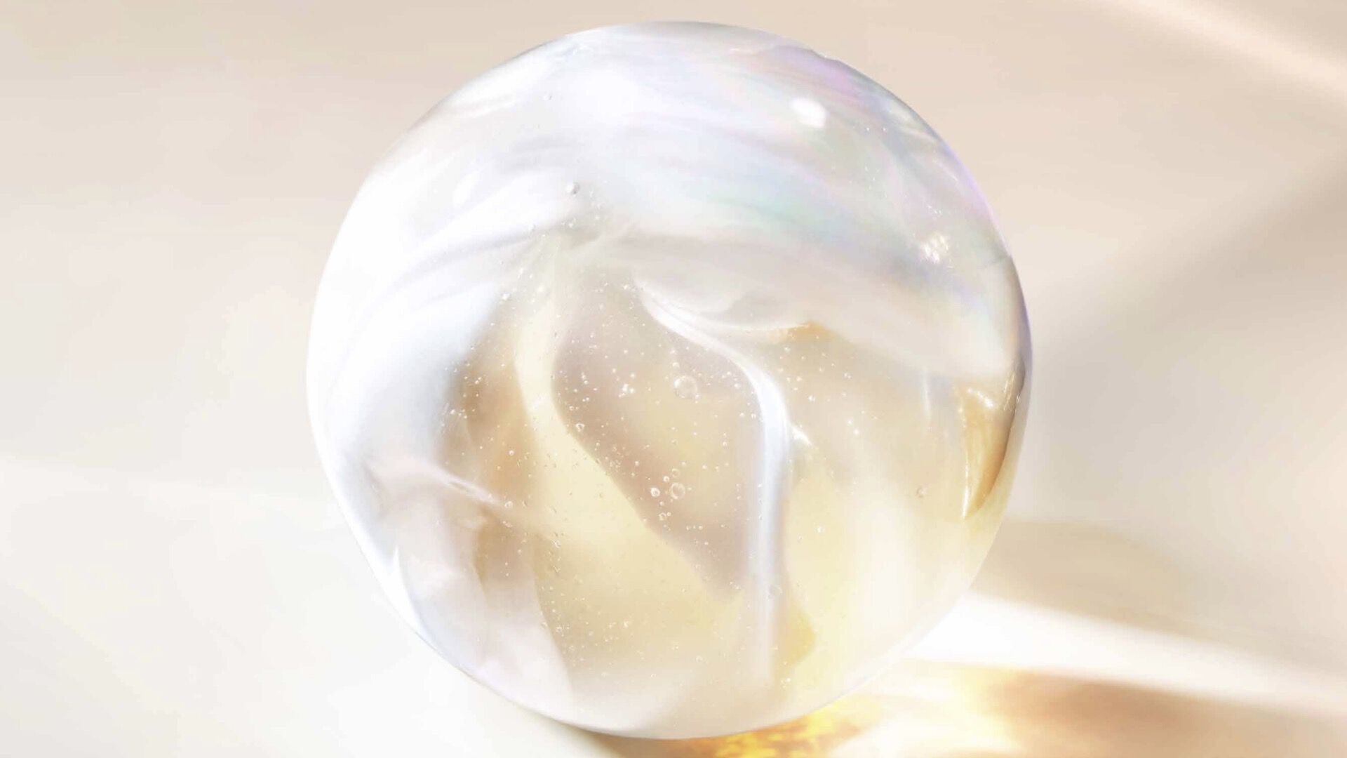 Parelmoerachtige bolvormige skincaretextuur